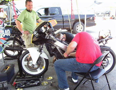 VRRA Mosport 2009 - three mechanics